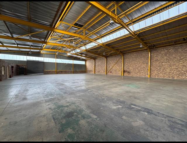 1,300M² WAREHOUSE FOR SALE IN ROBERTVILLE
